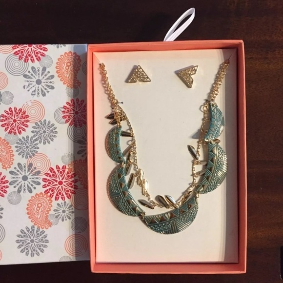 Gold And Green Aztec Pattern Necklace Earrings Set - Picture 4 of 6